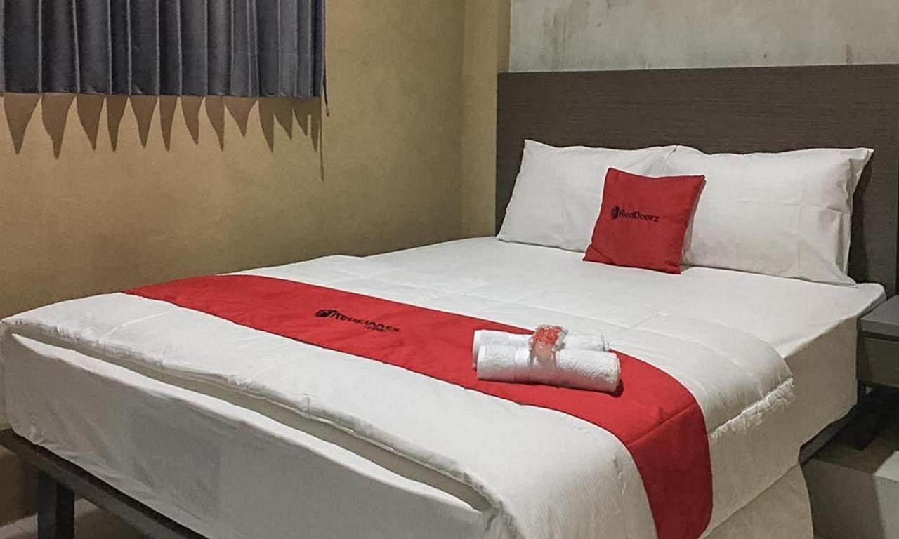 Hotel RedDoorz near Wisata Paribendo Bukit Lawang Zewnętrze zdjęcie
